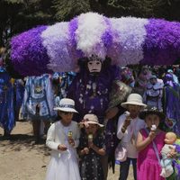 Este pueblo de México celebra la Pascua entre fuego y enormes sombreros