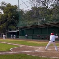 AMLO presume juego de béisbol con titular de Sedena: "no lucimos mal"