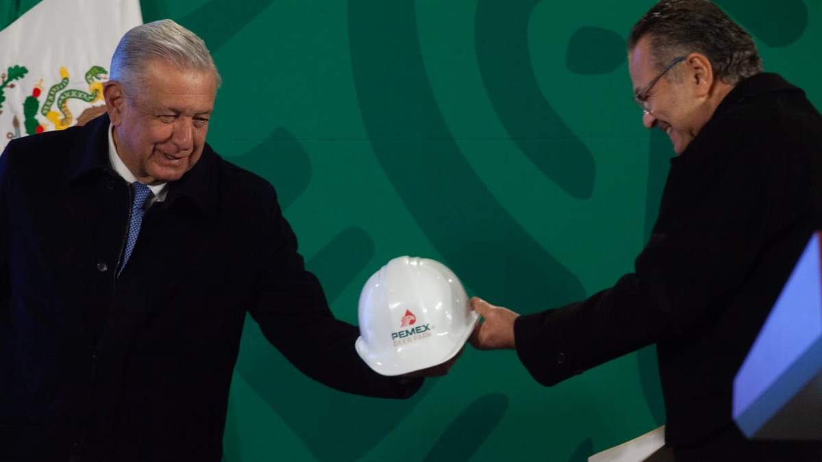 El presidente López Obrador y el director de Pemex, Romero Oropeza