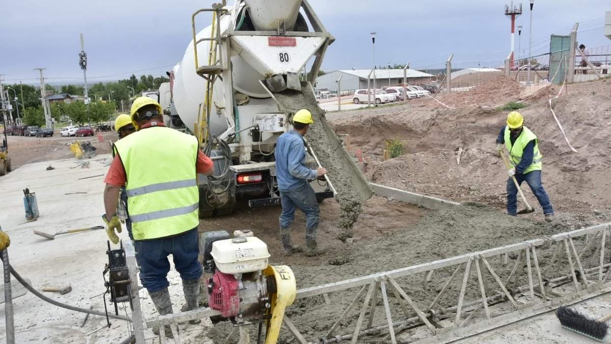 El intendente Mariano Gaido recorrió el avance de las obras en el oeste. Fuente: (Twitter)