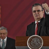Con desdén de EU, el gobierno federal aplaude "respaldo internacional" al PDI