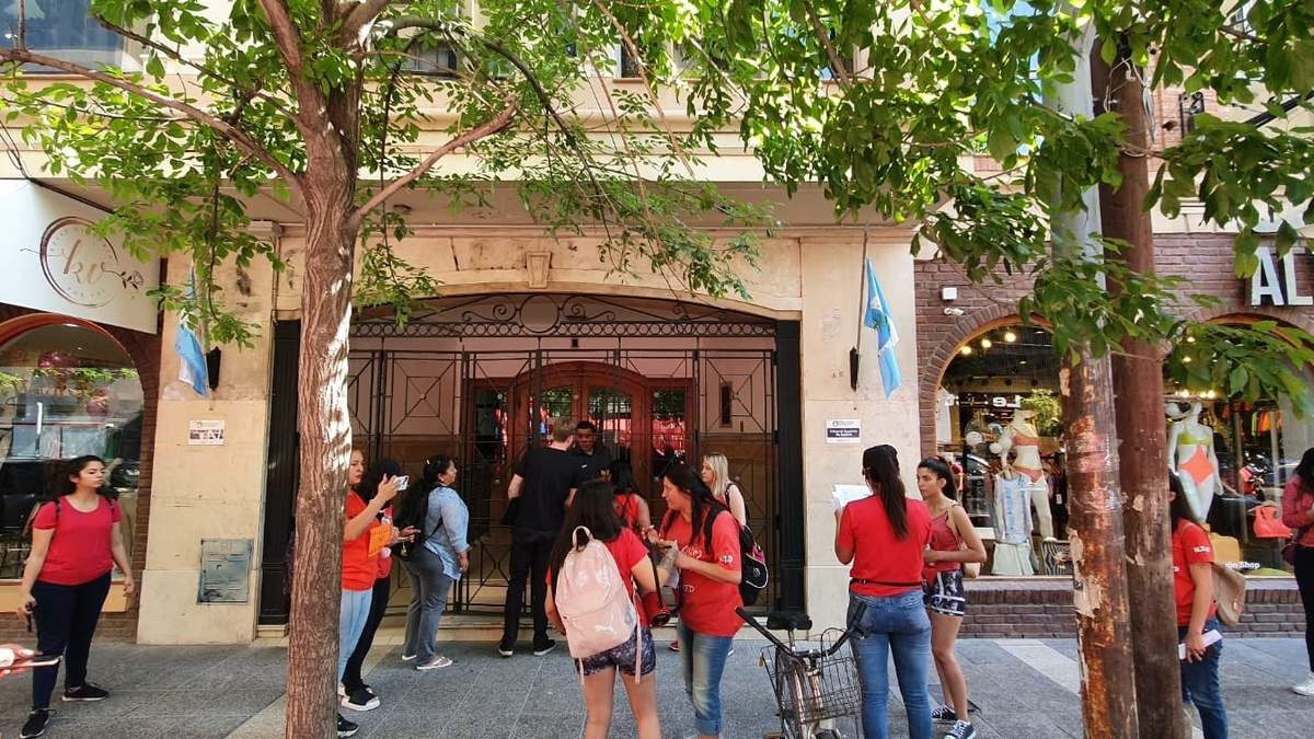 Las mujeres se movilizaron hasta el TSJ de Neuquén. Fuente: (Javier Manzano)