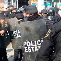 Chocan policías del Edomex y pobladores de Coyotepec por control del agua