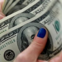 El dólar blue sigue bajando: a cuánto cotiza el martes 1° de septiembre