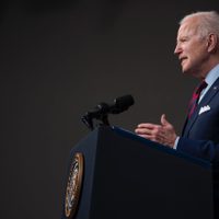 Biden defiende la libertad de prensa; los autoritarios se esfuerzan en socavarla, dice
