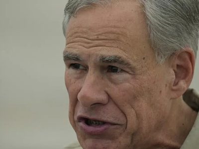 Legisladores de Texas amplían normas para prohibir libros de escuelas por contenido sexual