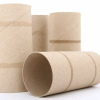 No tires los rollos de papel higiénico y hacé estos mini arbolitos navideños para tener una hermosa deco sin gastar