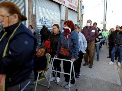¿Y la cuarentena? El BCRA reconoció el "fracaso" en la reapertura de bancos