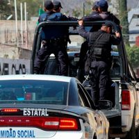 Detienen a cuatro policías de Puebla acusados de secuestro y robo de una Hummer
