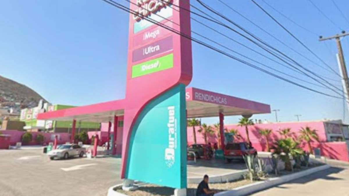 Gasolinera donde cayeron dos trabajadores; uno resultó lesionado y el otro falleció