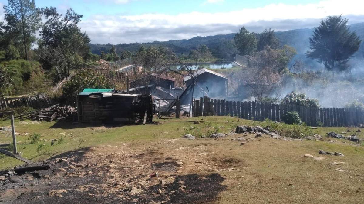Casas incendiadas en San Cristóbal de Las Casas