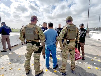 EU deporta a Ariel Núñez Figueroa, policía municipal implicado en caso Ayotzinapa