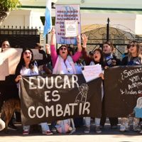 Chubut: más de dos mil docentes se movilizaron en Rawson contra los salarios de hambre