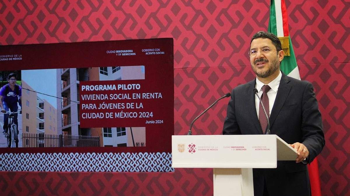 Martí Batres en la presentación del programa