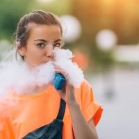 Consumo de cannabis, alcohol y vapeadores aumentó entre adolescentes: OMS