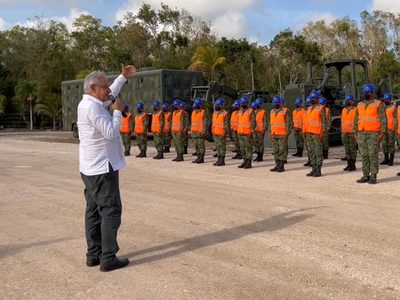 AMLO pide a militares cuidar obras como el Tren Maya y AIFA: "son en beneficio de nuestro pueblo"