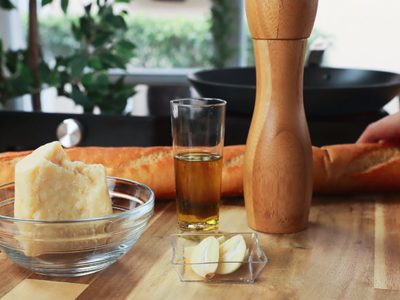 Pan de ajo y queso: sin harina y difícil de resistir, una receta única que sorprende por su sabor y textura