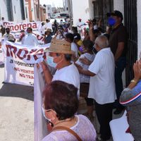Con plantón en casa de Layda Sansores, morenistas reclaman imposición en Campeche