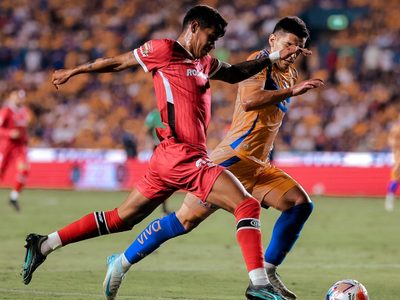 Con gol del portugués Paulinho, Toluca rescata empate ante Tigres en semifinal mexicana (Video)