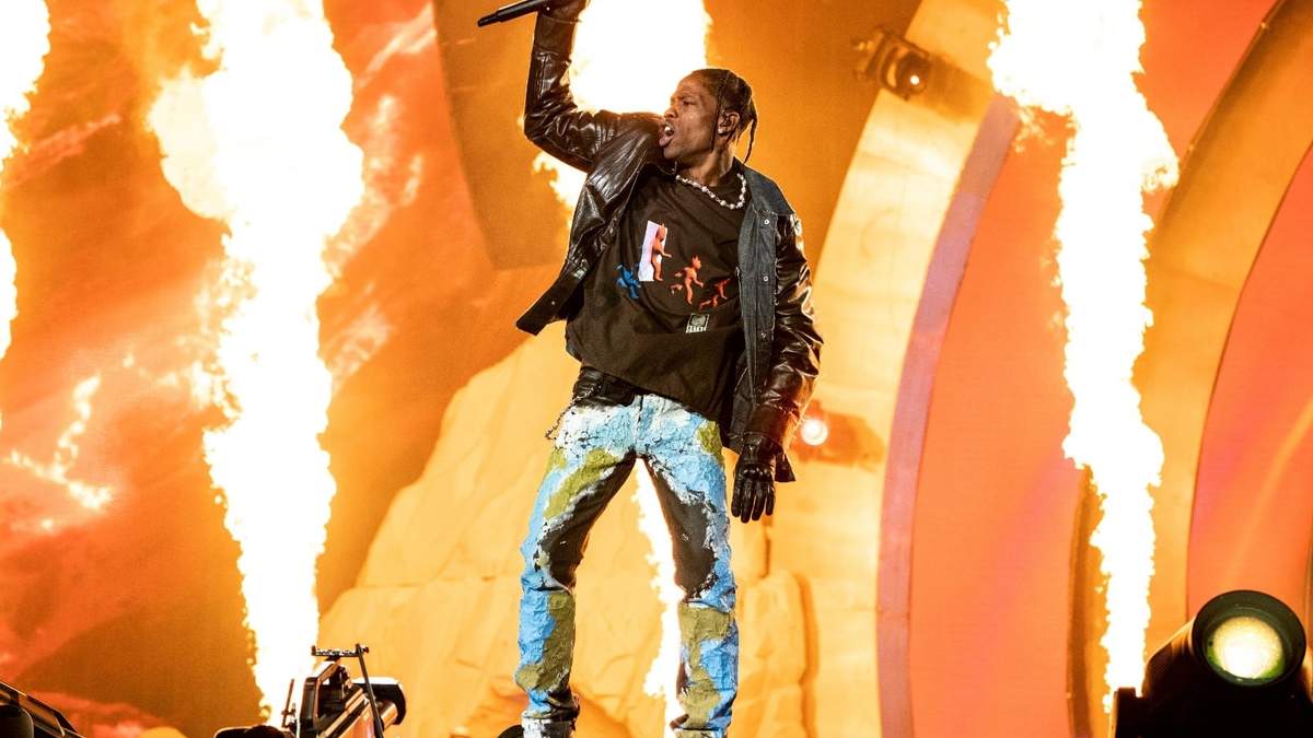 Travis Scott durante su presentación en el festival Astroworld Music en Houston, el 5 de noviembre de 2021