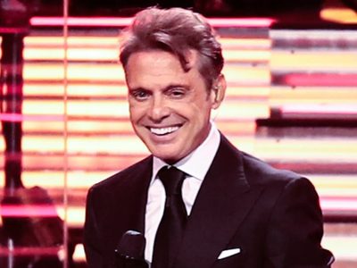 Cuáles son las prestigiosas y exclusivas marcas que elige Luis Miguel para vestirse en sus shows