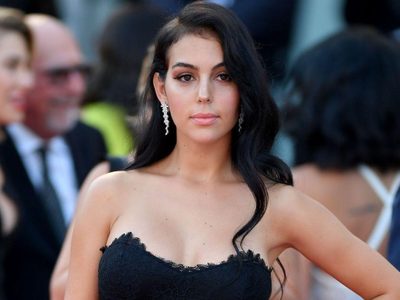 ¿¡Y Cristiano Ronaldo!? Georgina Rodríguez invitó a la cama a otro hombre que ¿no es su marido?
