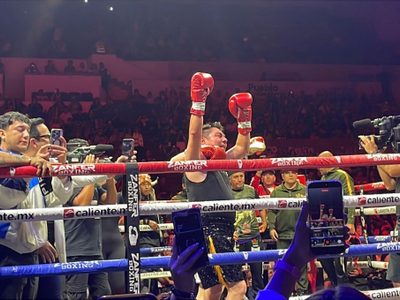 Julio César Chávez y Travieso Arce vuelven a conquistar el cuadrilátero