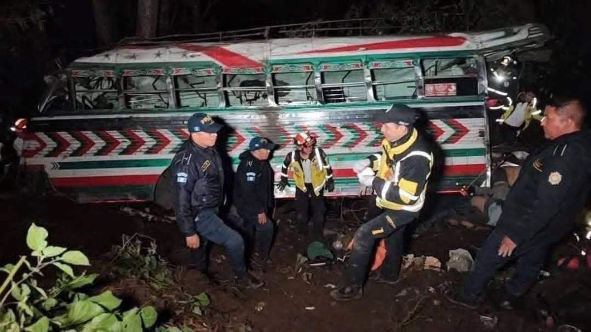 Accidente carretero en Guatemala deja 15 personas fallecidas y 19 heridos