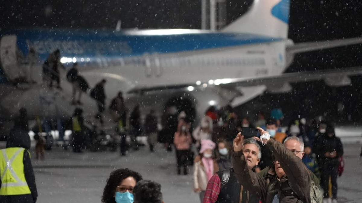 Llegó el primer vuelo procedente de San Pablo al Aeropuerto Chapelco. Fuente: (Twitter)