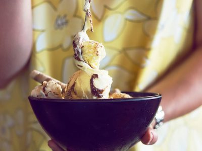 Helado casero de banana split: con pocos ingredientes y en minutos, un postre gourmet que es un 10