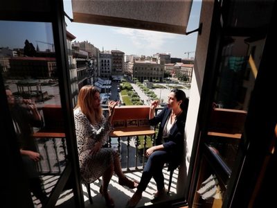 Se podrá tomar un aperitivo en los balcones de tradicional hotel de Pamplona