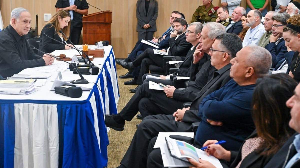 El primer ministro de Israel, Benjamin Netanyahu en reunión del gobierno de emergencia nacional