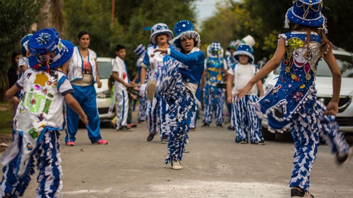 Murga en el corso de Zapala. Fuente: (Twitter)
