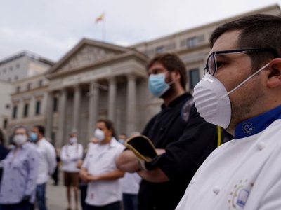 Protesta de cocineros frente al Congreso español