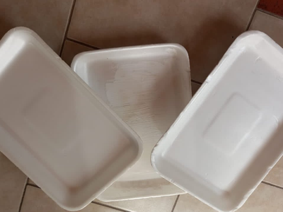Con 1 bandeja de telgopor y 1 vaso descartable: creá esta maceta con efecto madera, que no parece reciclada
