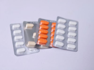 No tires los blísters vacíos de pastillas: mirá cómo reutilizarlos y crear este glamoroso portarretrato