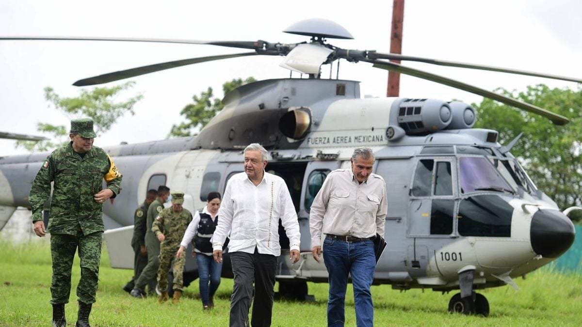 El presidente sobrevoló en helicóptero zonas inundadas de Tabasco