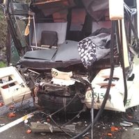 Autobús choca contra tráiler en Jalisco y deja un muerto y 14 heridos