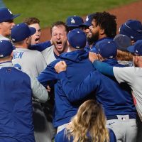 Dodgers avanzan a la serie de Campeonato tras derrotar a Gigantes