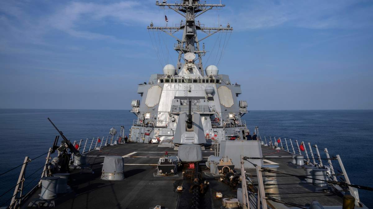Vista del destructor U.S.S. Gravely (DDG 107), el 13 de febrero de 2024