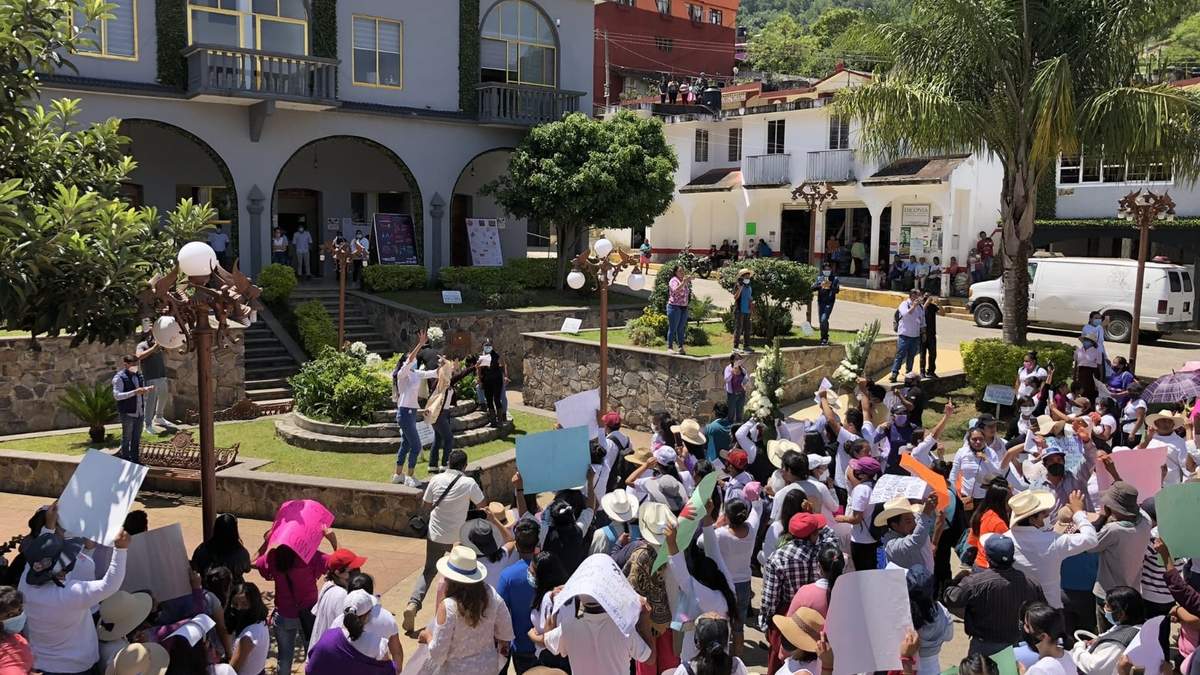 Protesta en el palacio municipal de Cuautempan
