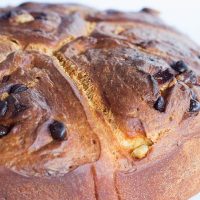Pan Brioche con chips de chocolate: la receta que vas a amar para tu próximo desayuno en casa o con tus amigos