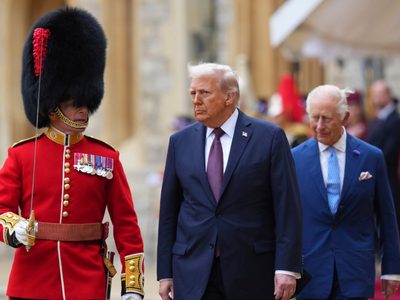 Trump es recibido en Inglaterra con fastuosa pompa y ceremonia