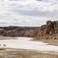 El cañadón escondido de la Patagonia que atrae a escaladores y es un oasis en plena estepa: mirá cómo llegar