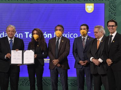 AMLO firma convenio con Fundación Teletón; infraestructura del gobierno es “insuficiente”, justifica