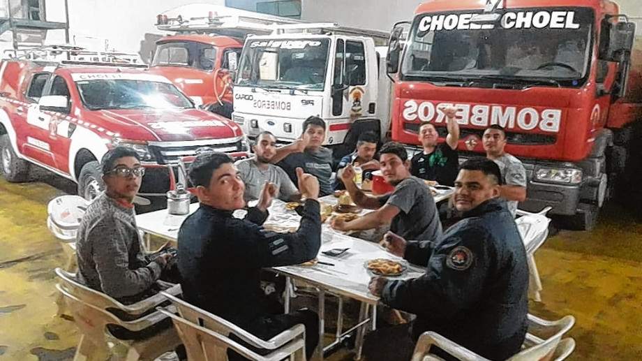 Bomberos de Choele Choel en cuarentena. Fuente: (Twitter)