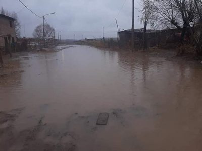 Familias de Campo Grande lucharon para que el agua no entrara a sus casas