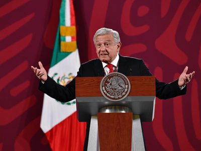 AMLO niega injerencia del general Luis Cresencio Sandoval en caso Ayotzinapa: "Es un hombre leal"