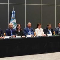 Figueroa se reunió con intendentes para avanzar en obras de infraestructura y acuerdos de gobernanza.