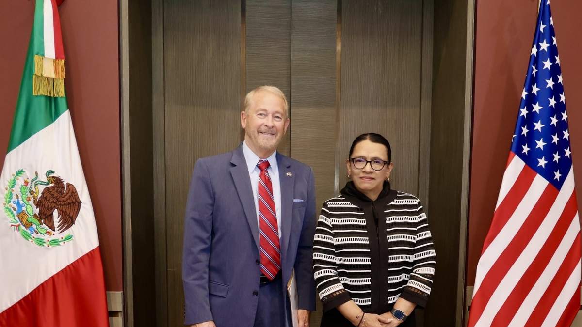 El embajador de EU en México con la secretaria de Gobernación, Rosa Icela Rodríguez